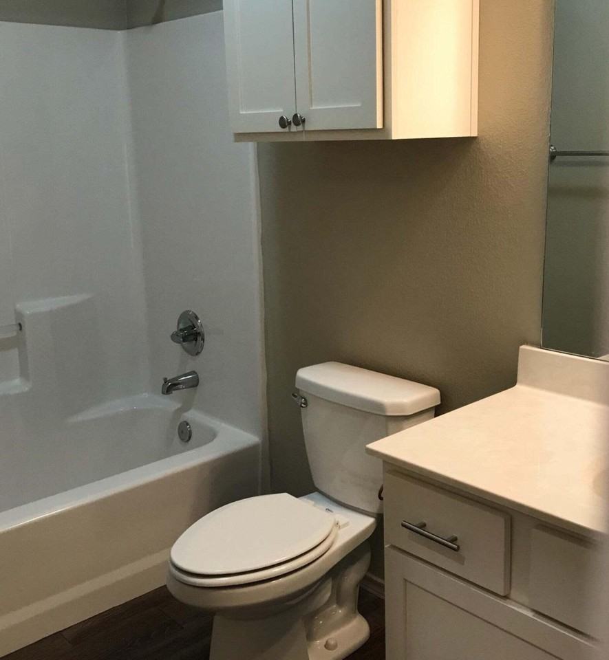 2101 10th St - Photo 6 of 8