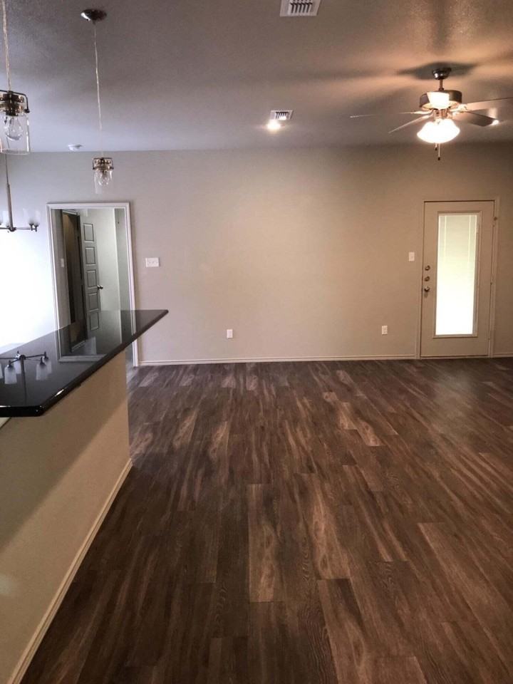 2101 10th St - Photo 7 of 8