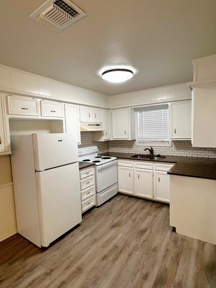 7504 Avenue W Apt A #A - Photo 3 of 17