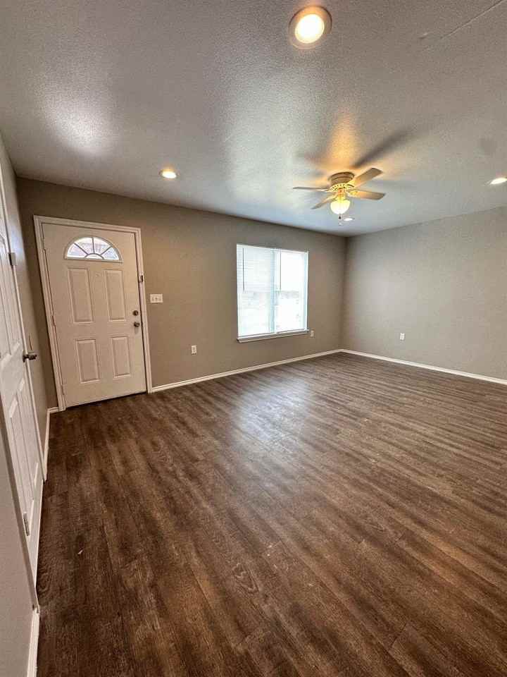 2405 Birch Ave - Photo 2 of 14