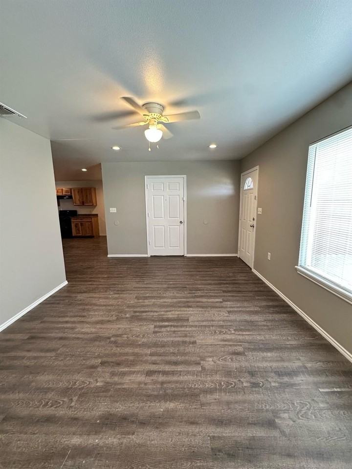 2405 Birch Ave - Photo 4 of 14