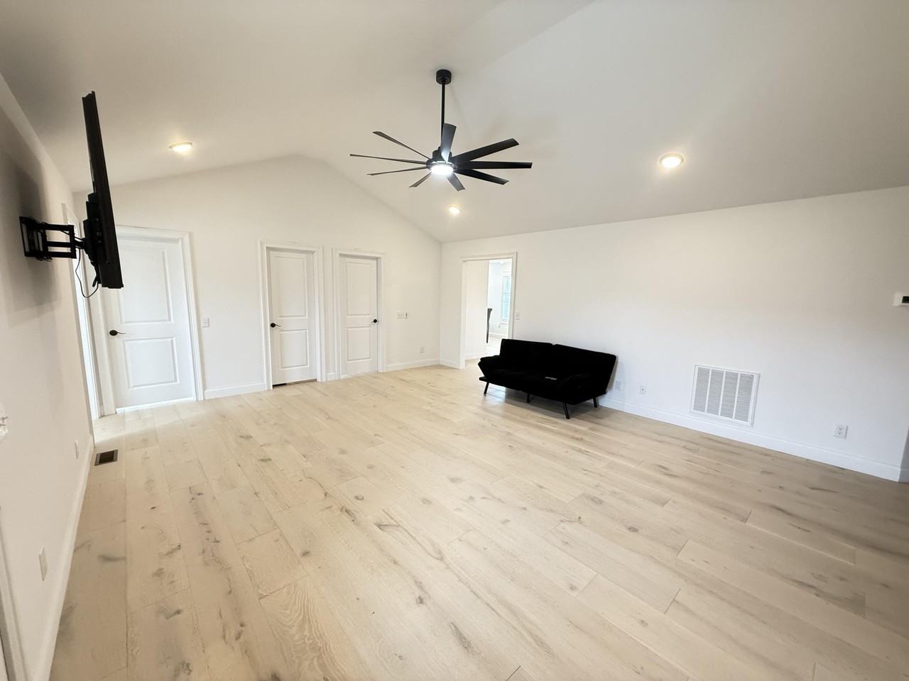 46 Caden Ln - Photo 7 of 37