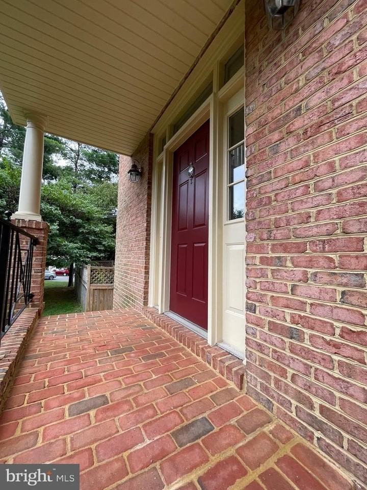 9715 Whitley Park Pl - Photo 5 of 50