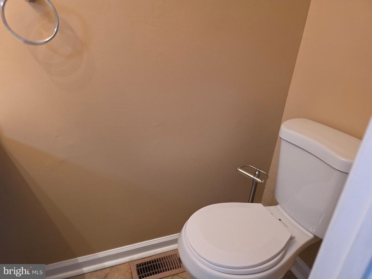 14100 Oakpointe Dr - Photo 3 of 18