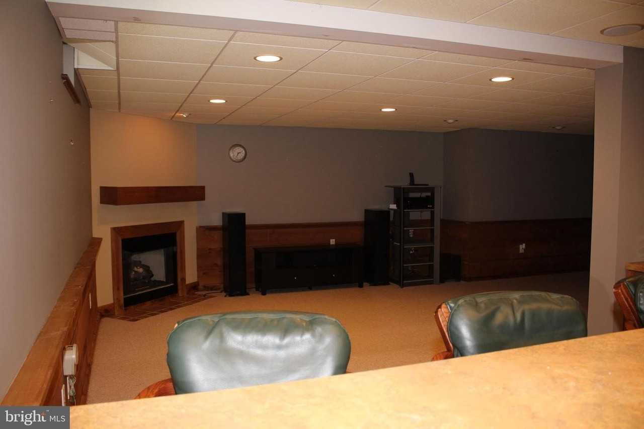 176 Patricia Dr - Photo 4 of 50