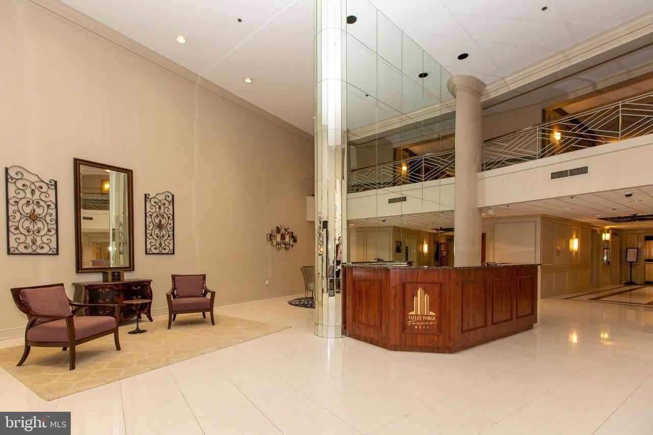 20930 Valley Forge Cir - Photo 4 of 40