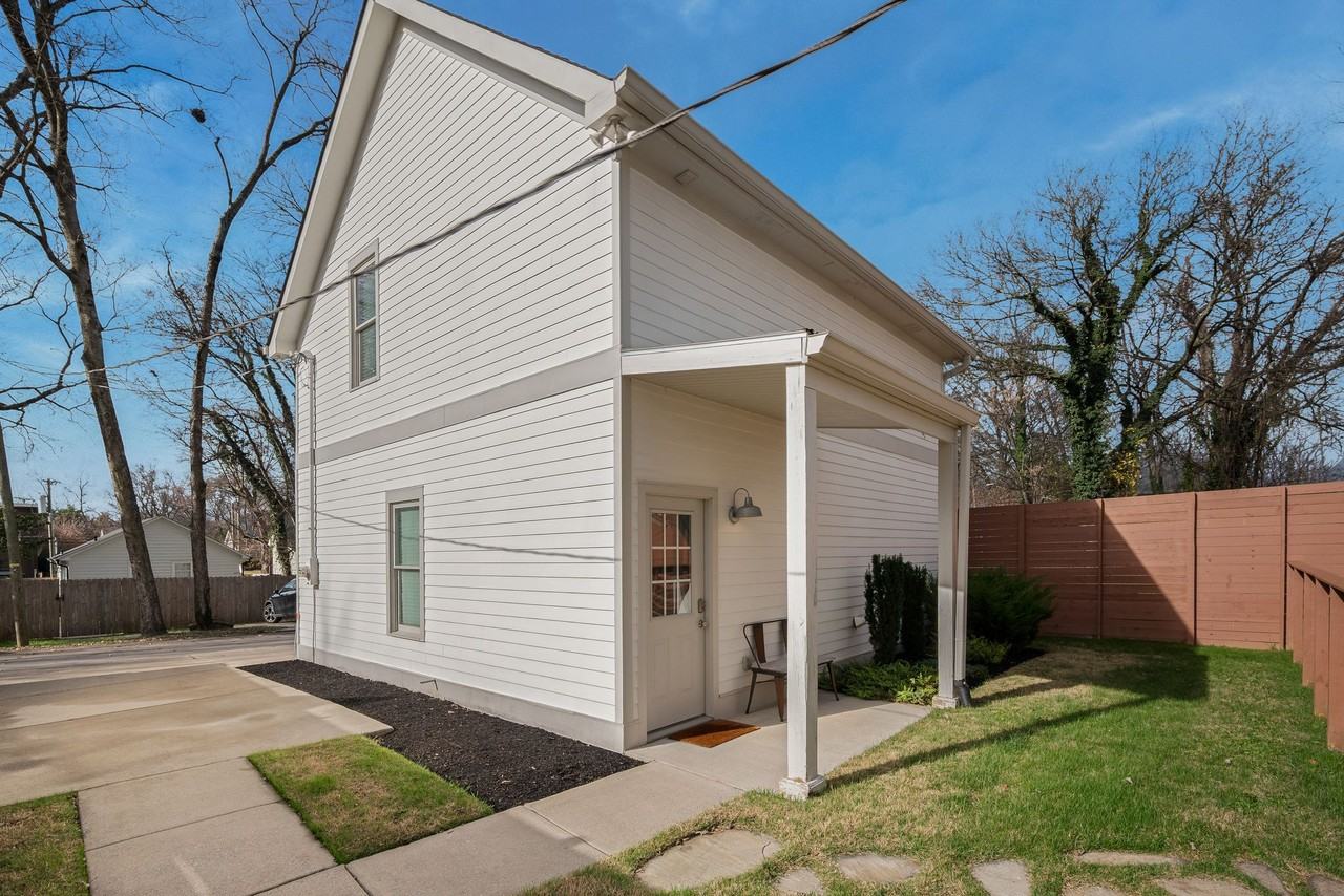 906 N 5th St #1 - Photo 2 of 11