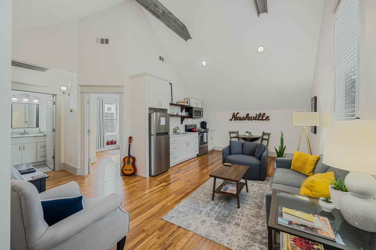 906 N 5th St #1 - Photo 5 of 11