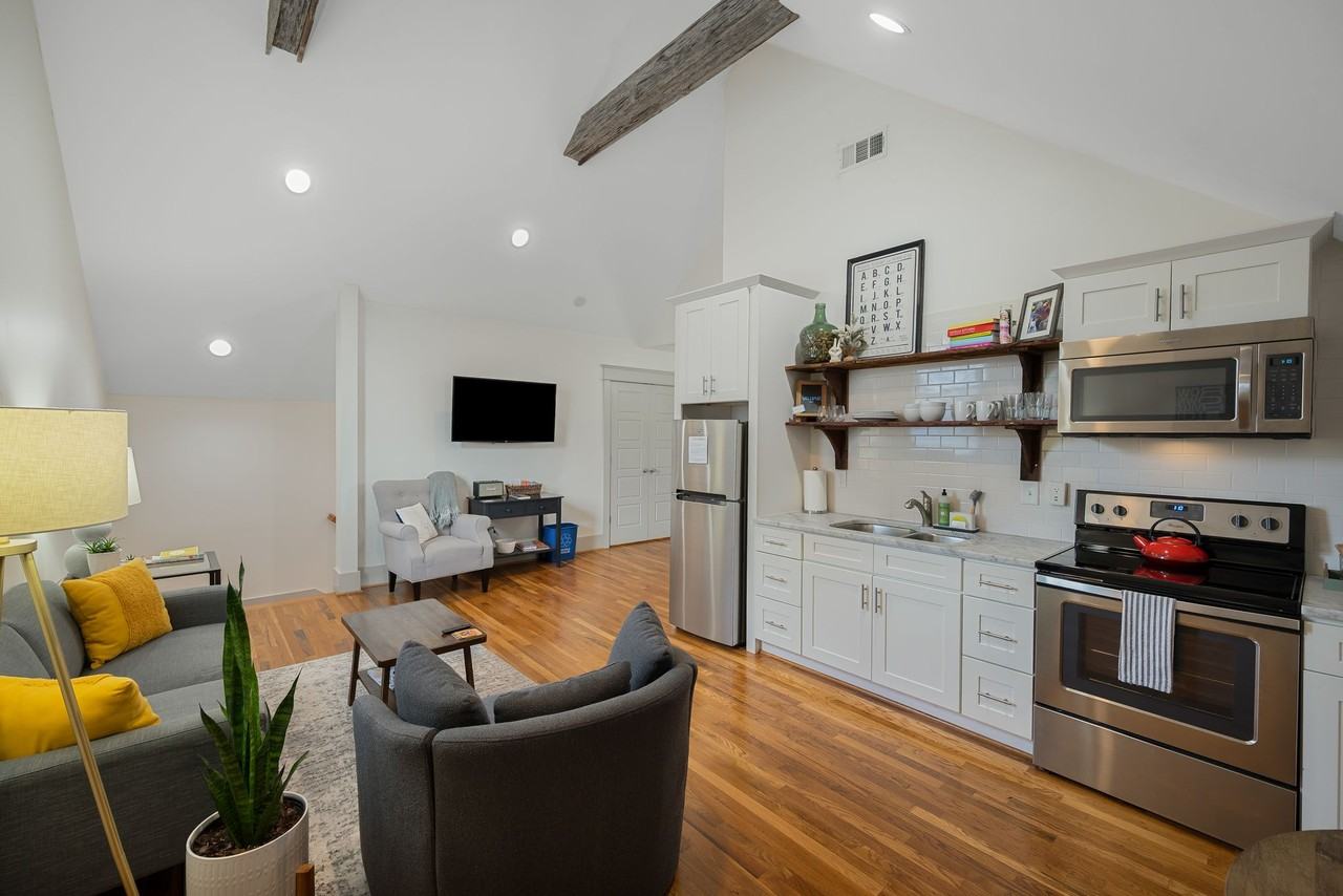 906 N 5th St #1 - Photo 6 of 11