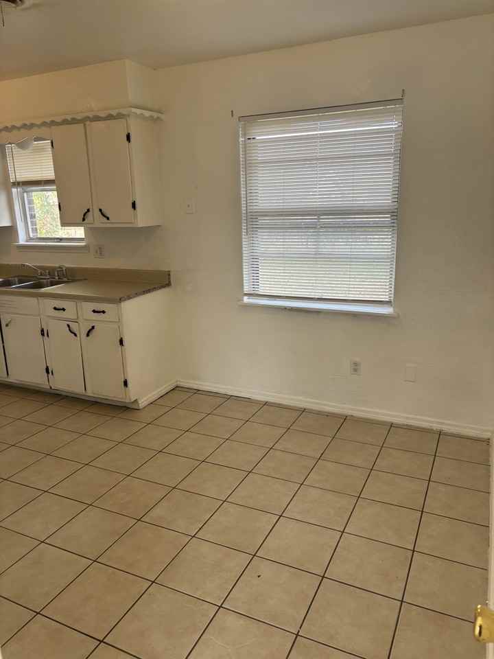 1220 Mcdonald Dr #1 - Photo 4 of 28