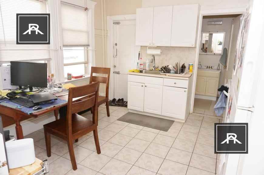 1540 Commonwealth Ave - Photo 6 of 9