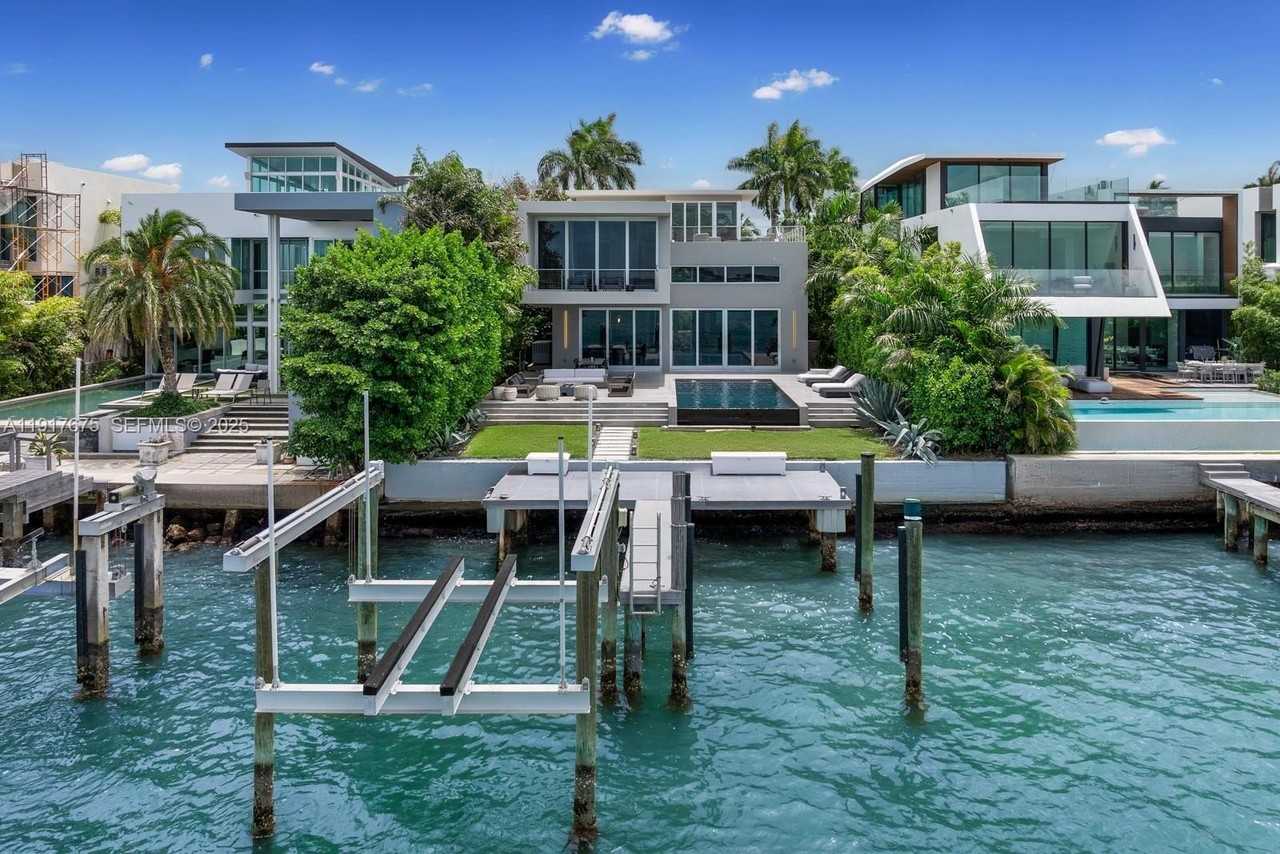 1379 N Venetian Way - Photo 2 of 50