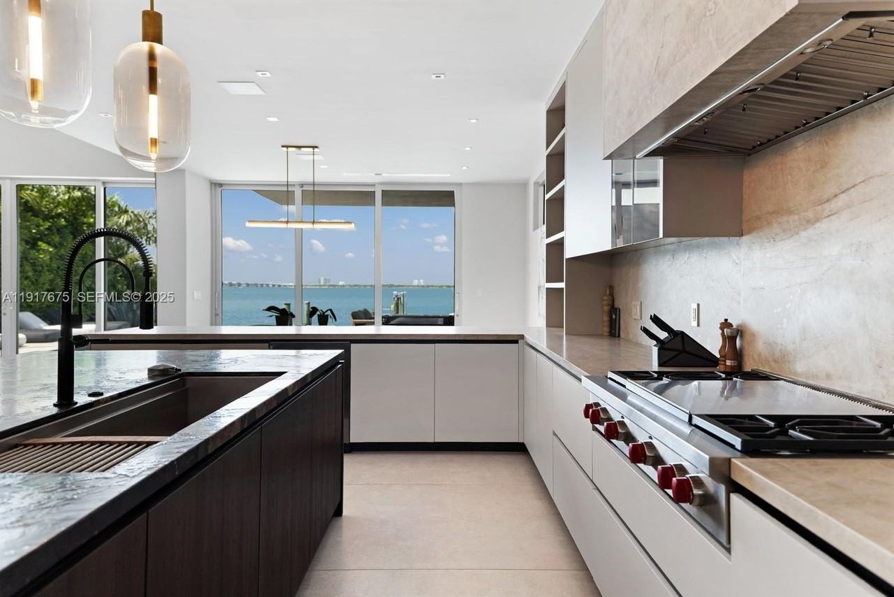 1379 N Venetian Way - Photo 4 of 50