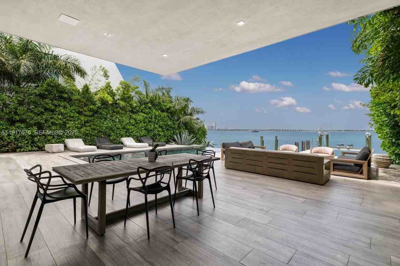 1379 N Venetian Way - Photo 7 of 50