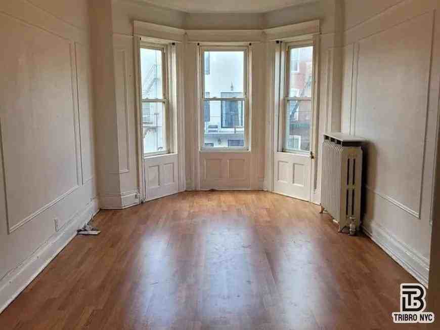 371 Madison St - Photo 4 of 5