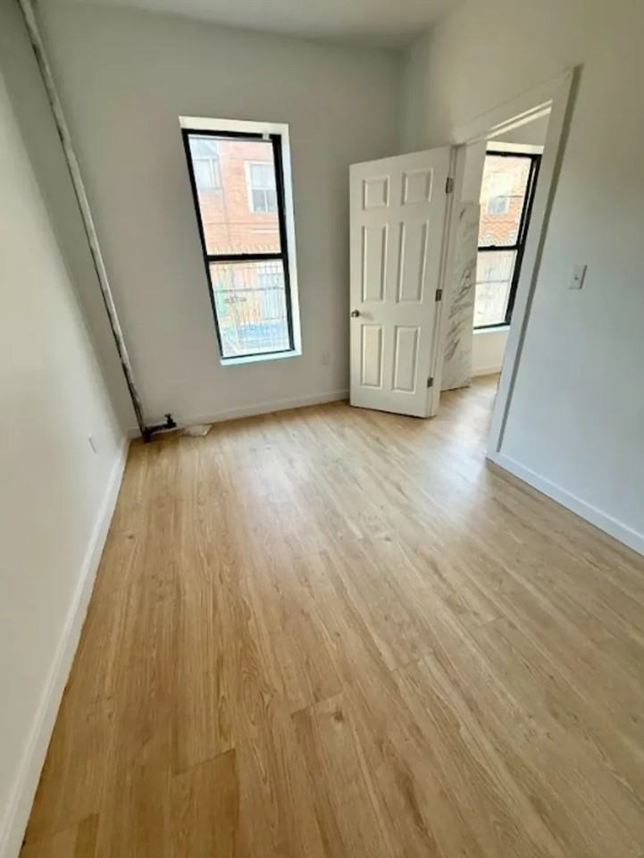 2720 Decatur Ave - Photo 4 of 7