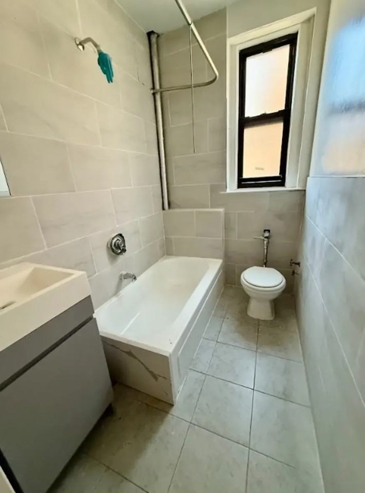 2720 Decatur Ave - Photo 7 of 7