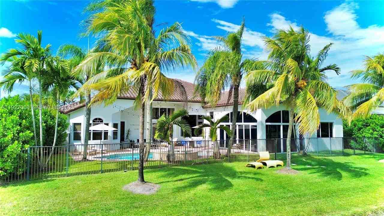 19038 Park Ridge St - Photo 3 of 21