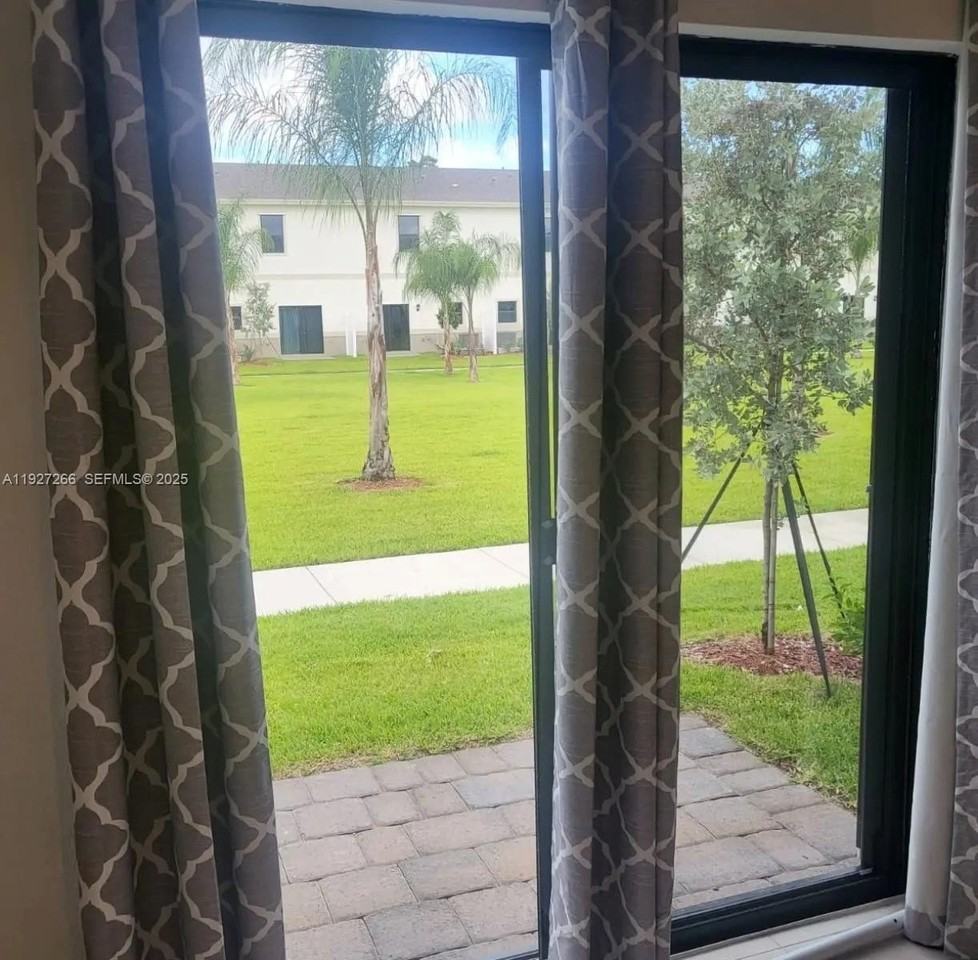 1137 Sw 6th Ct #1137 - Photo 6 of 22