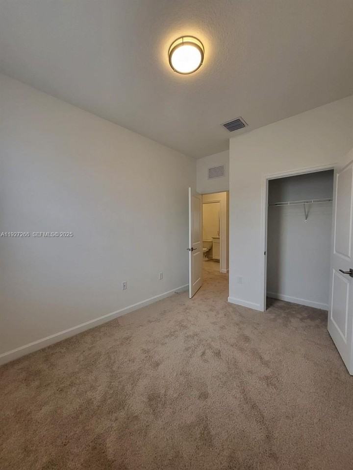 1137 Sw 6th Ct #1137 - Photo 7 of 22