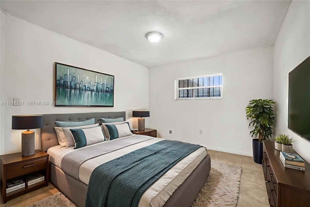 2907 Nw 103rd St #1 - Photo 5 of 38