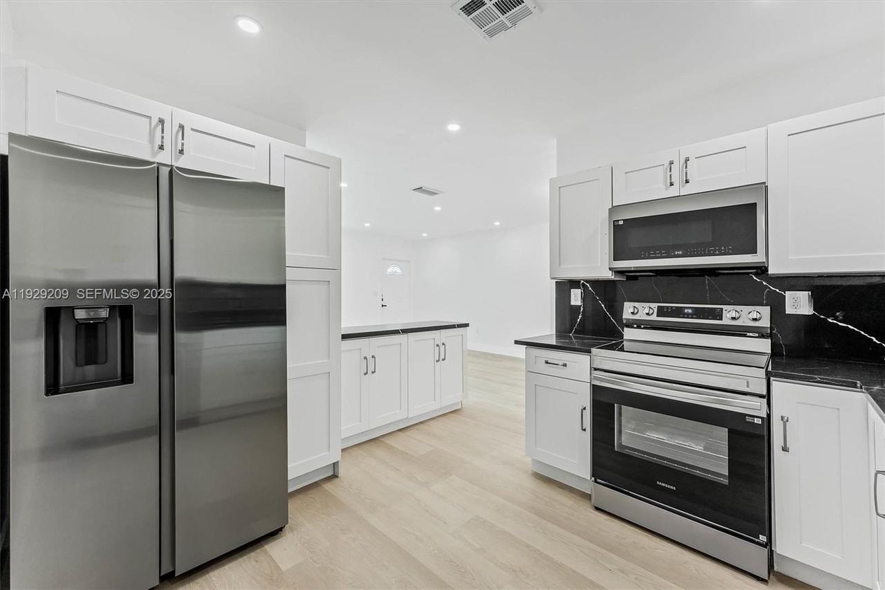 2610 Nw 83rd Ave #A - Photo 4 of 19