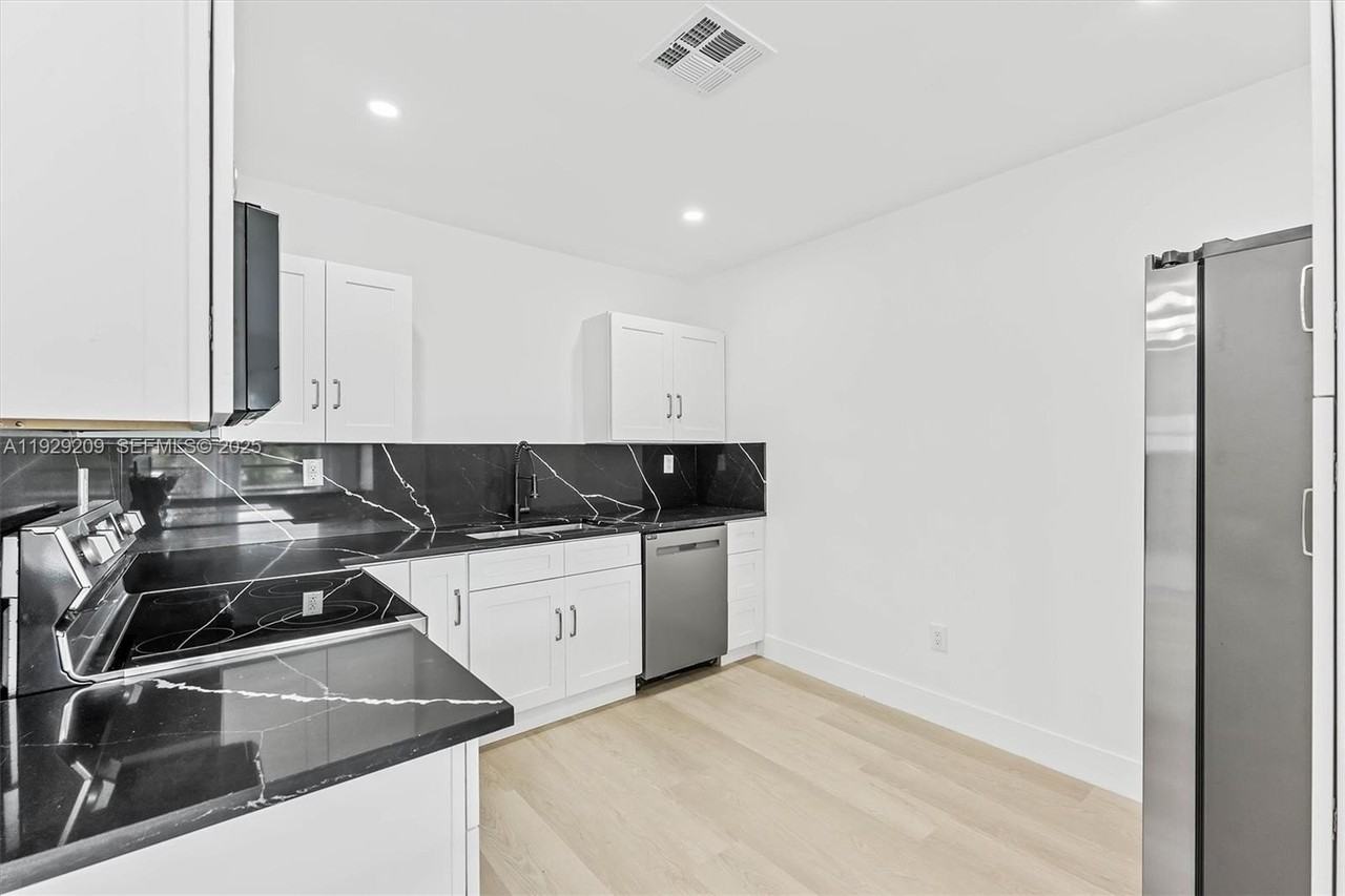 2610 Nw 83rd Ave #A - Photo 5 of 19