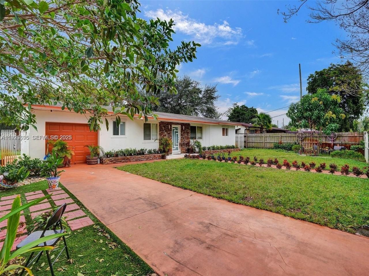 15455 N Miami Ave #A - Photo 2 of 10