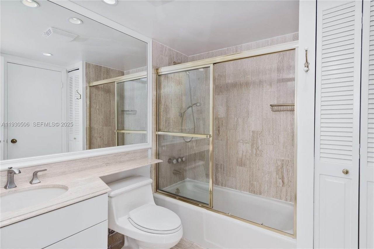 2 Grove Isle Dr #B703 - Photo 7 of 11