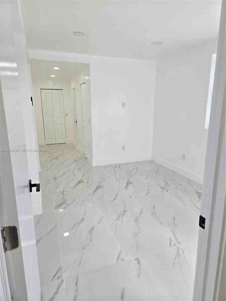 987 Ne 145th St #2 - Photo 3 of 11