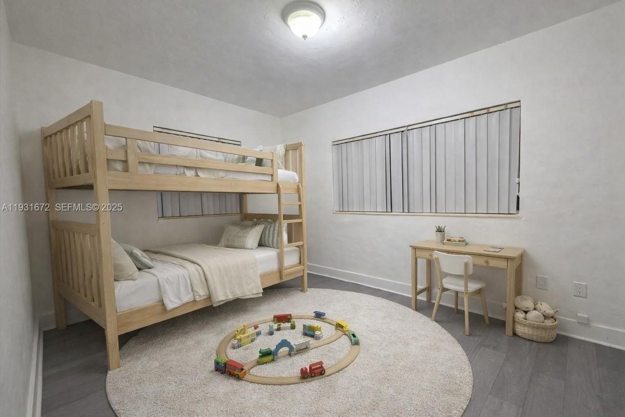 1267 Ne 117th St #1267 - Photo 5 of 19