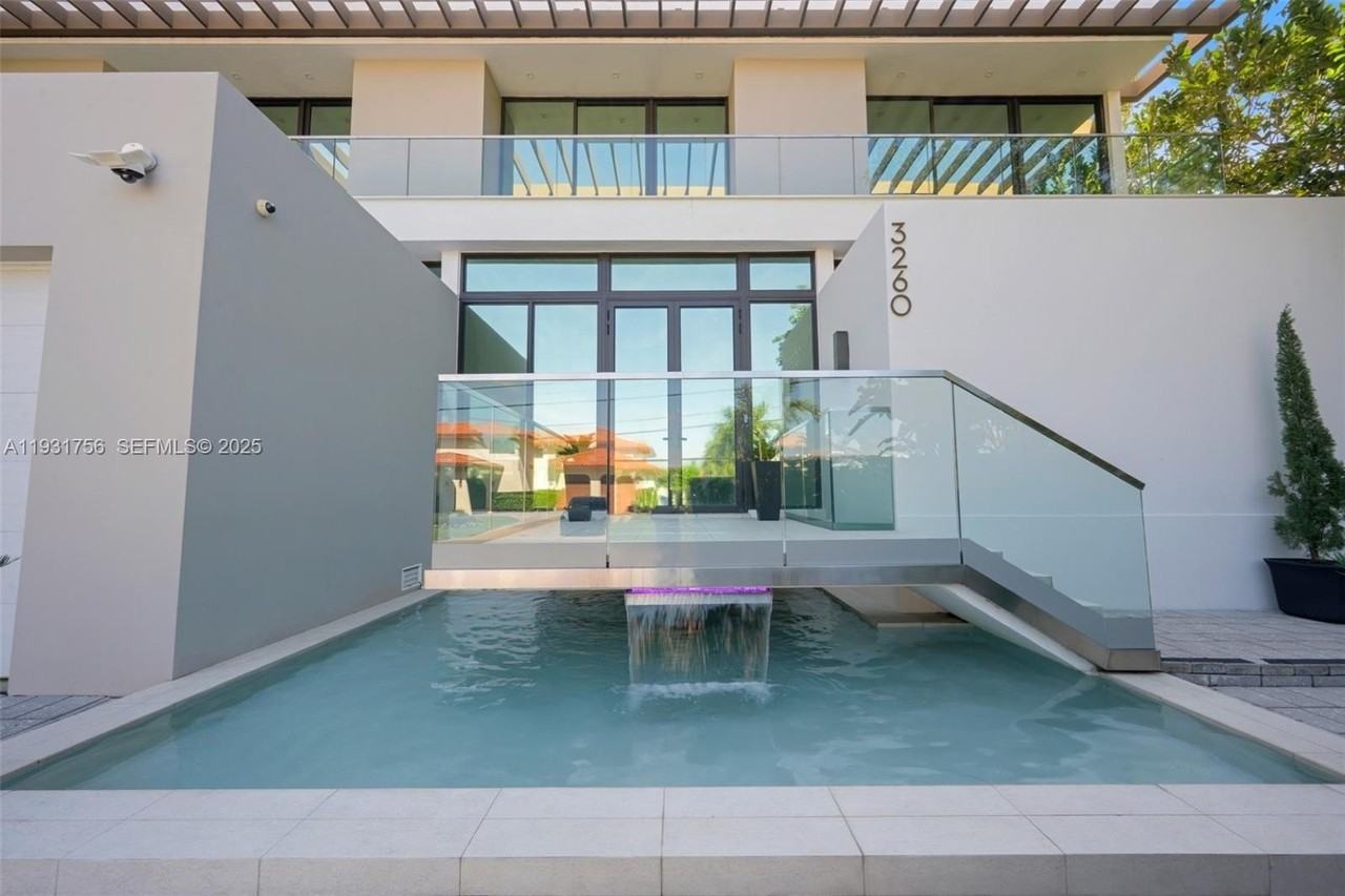 3260 Ne 165th St - Photo 2 of 43