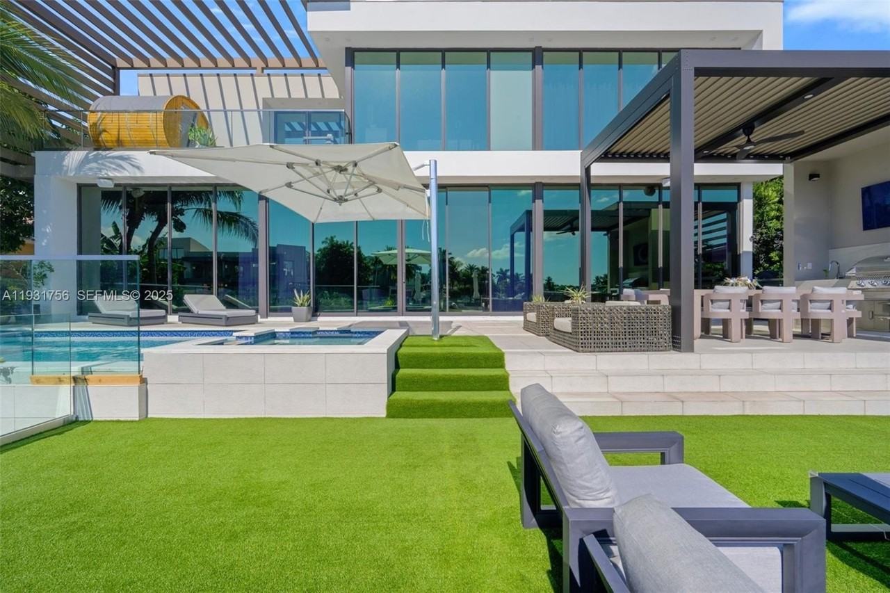 3260 Ne 165th St - Photo 3 of 43