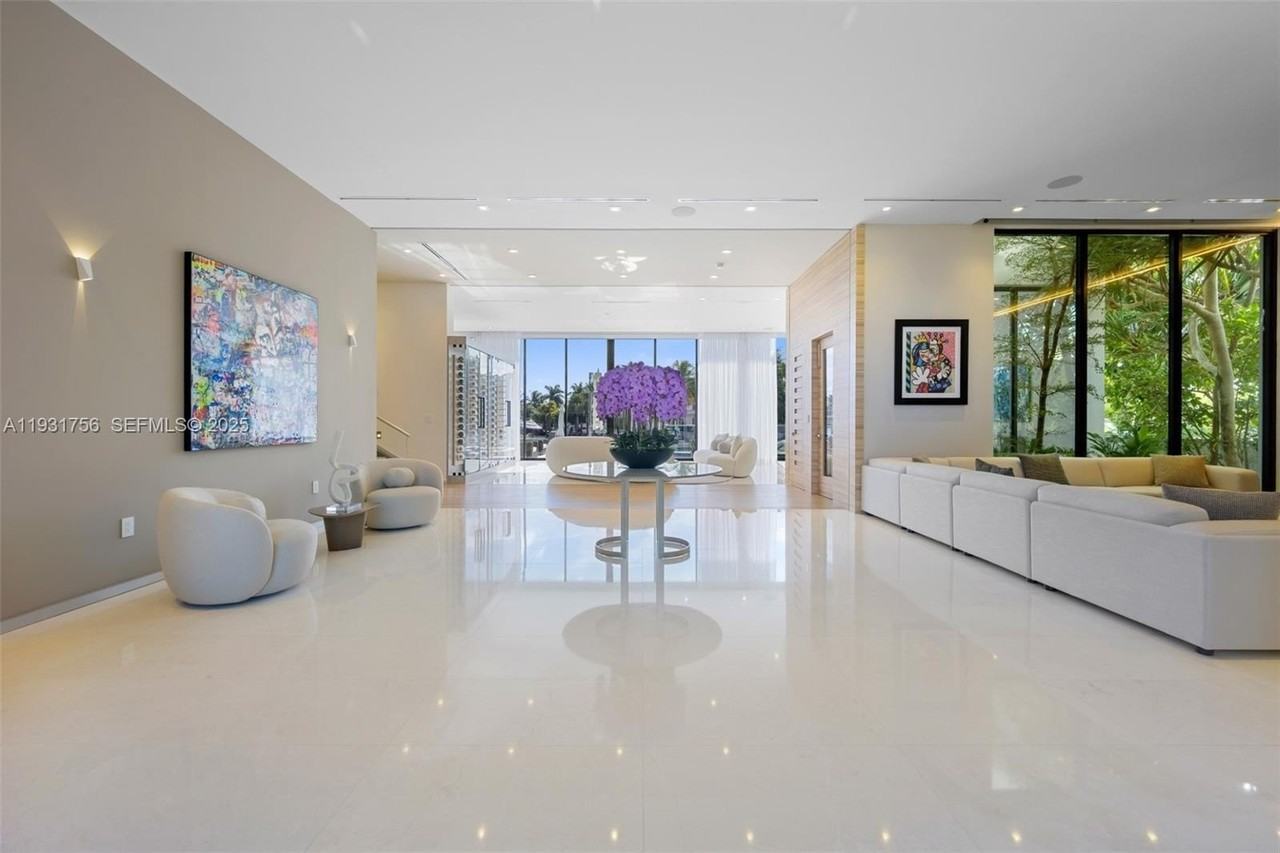 3260 Ne 165th St - Photo 4 of 43