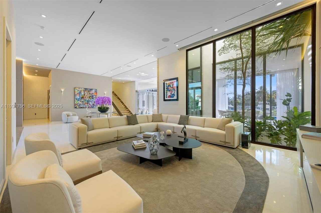 3260 Ne 165th St - Photo 6 of 43