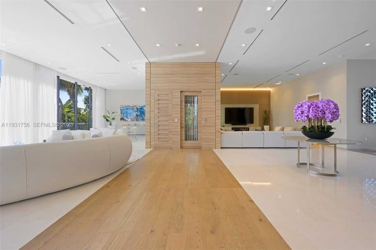 3260 Ne 165th St - Photo 7 of 43