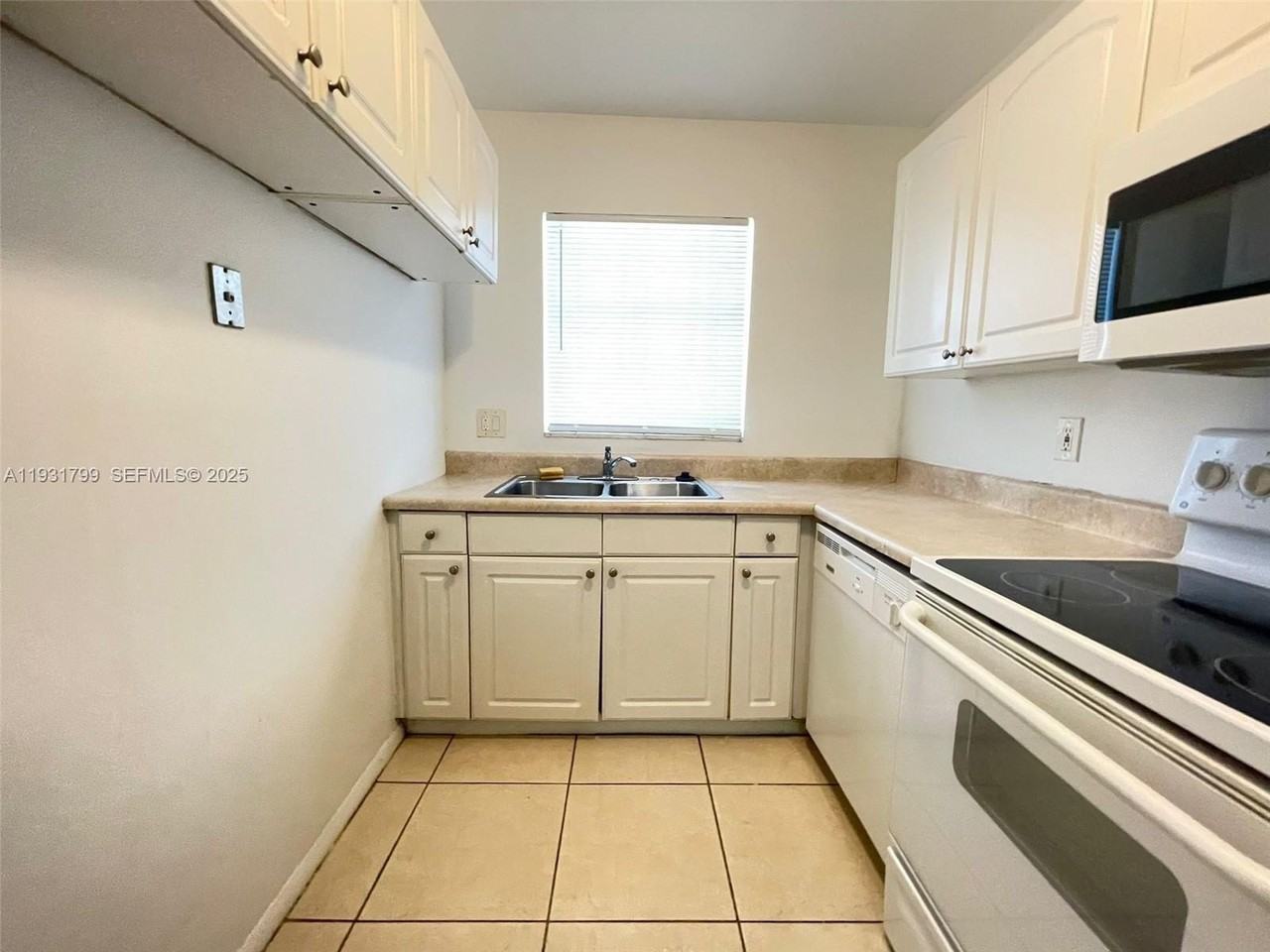 4951 Wedgewood Way #6 - Photo 4 of 13