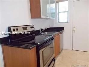 1045 Lenox Ave #5 - Photo 4 of 8