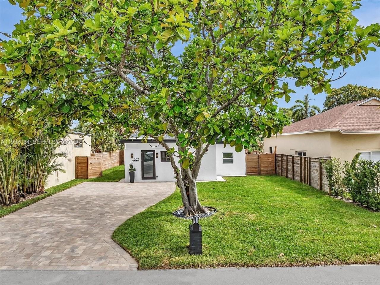 107 Central Ave - Photo 5 of 40