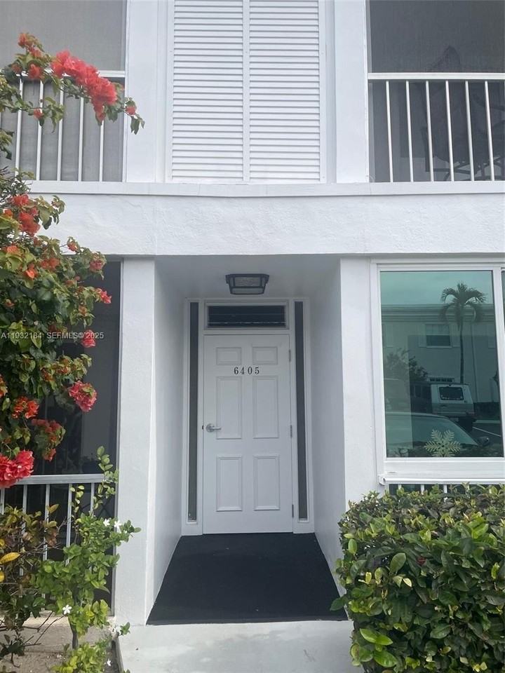 6405 Bay Club Dr #3 - Photo 2 of 2