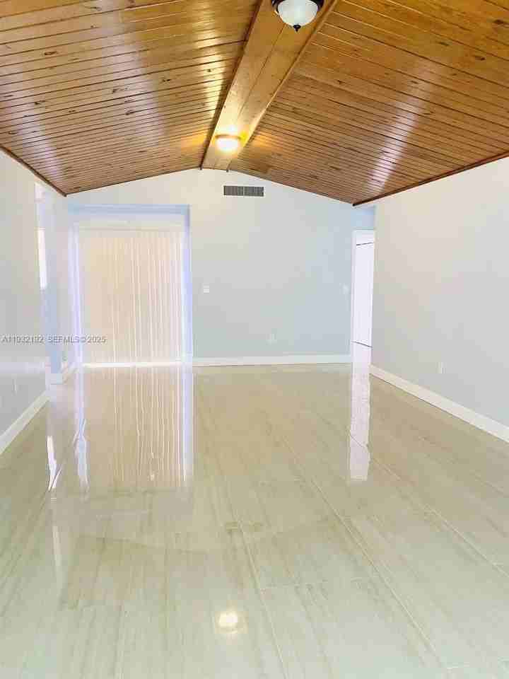 16891 Sw 92nd Ct - Photo 2 of 7