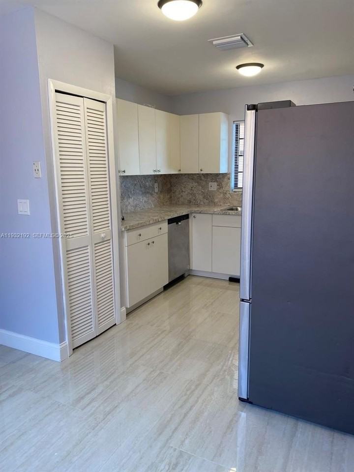 16891 Sw 92nd Ct - Photo 3 of 7