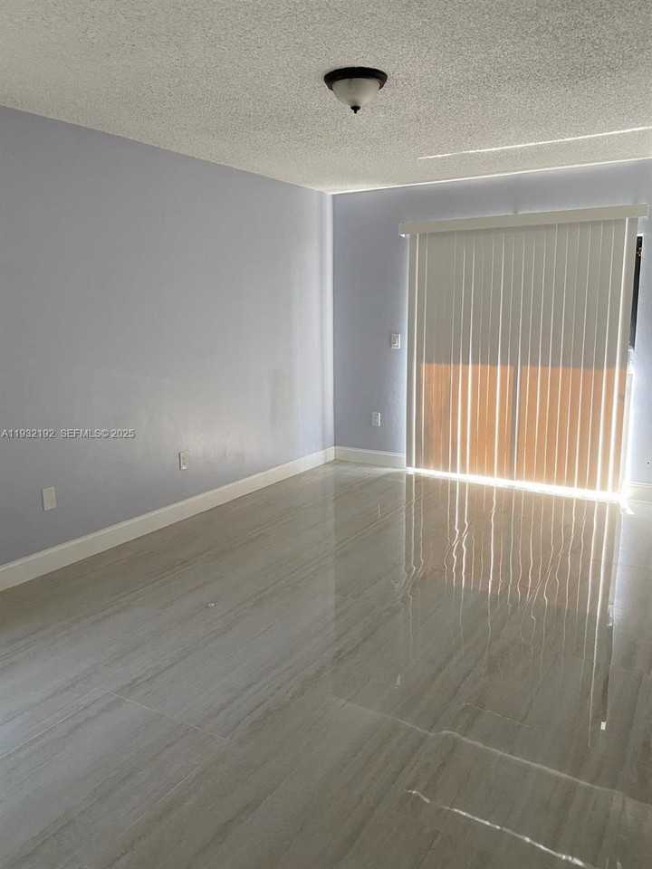 16891 Sw 92nd Ct - Photo 4 of 7