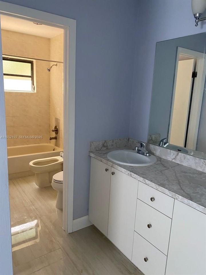 16891 Sw 92nd Ct - Photo 5 of 7