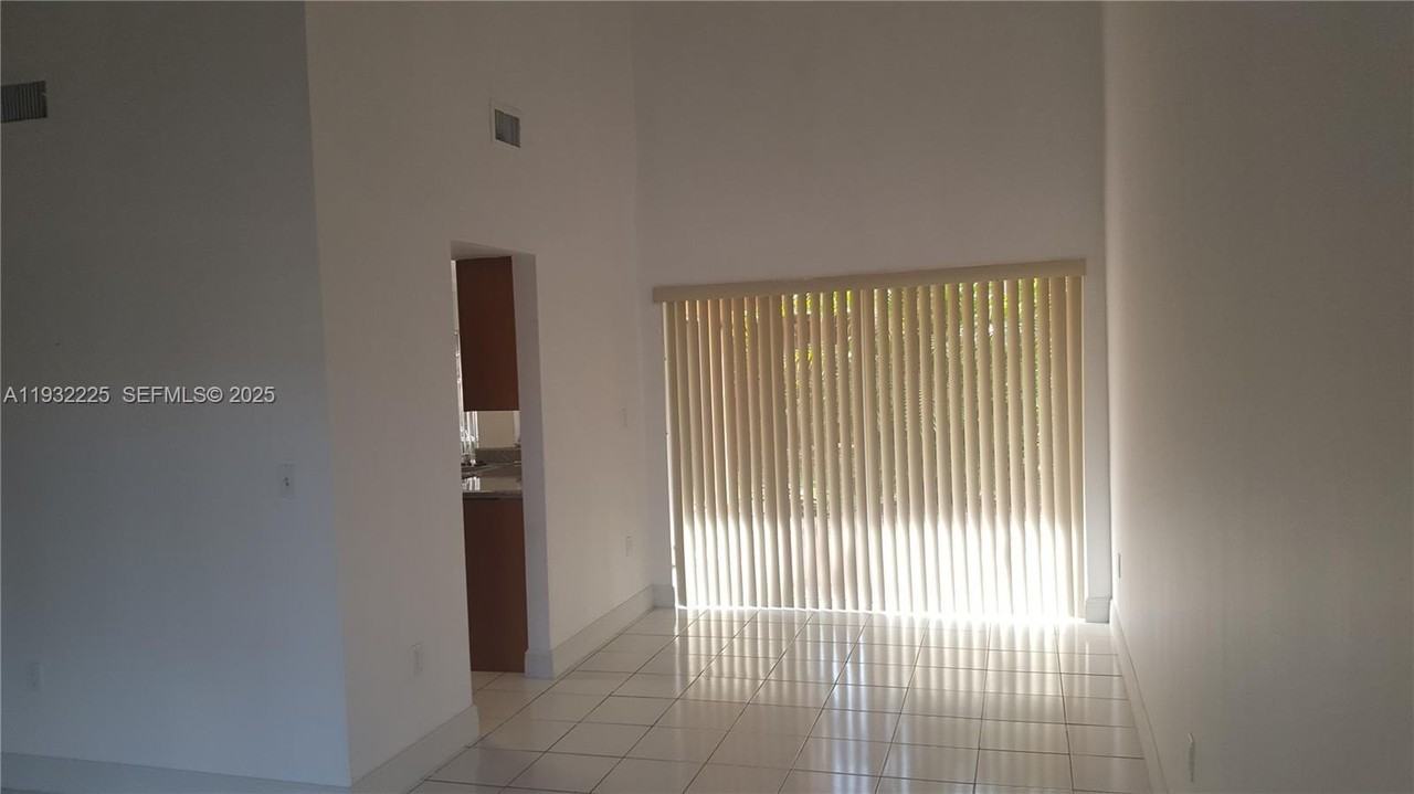 11860 Sw 92nd Ln - Photo 2 of 44