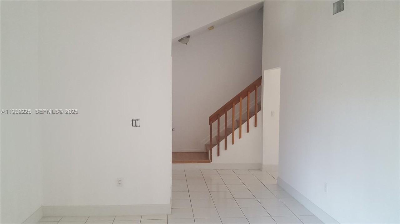 11860 Sw 92nd Ln - Photo 3 of 44