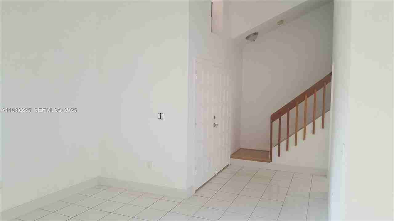 11860 Sw 92nd Ln - Photo 4 of 44