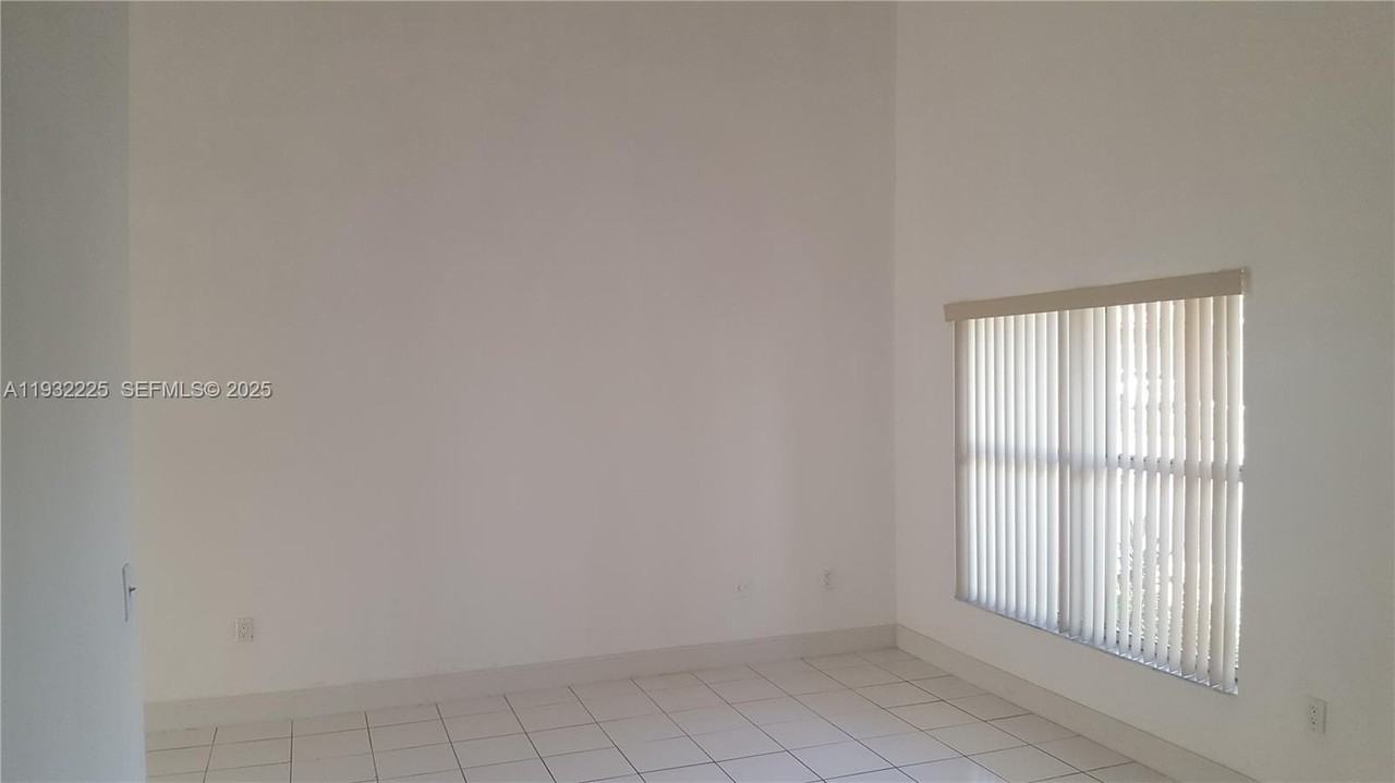 11860 Sw 92nd Ln - Photo 5 of 44