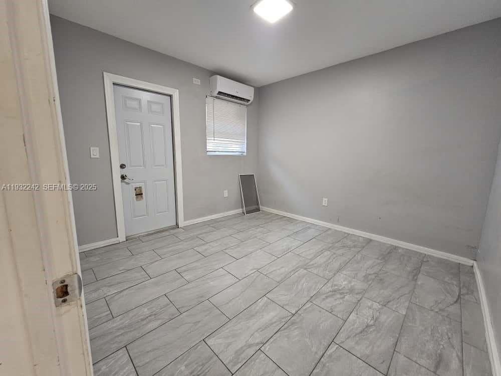 950 Nw 5th St #2 - Photo 3 of 4