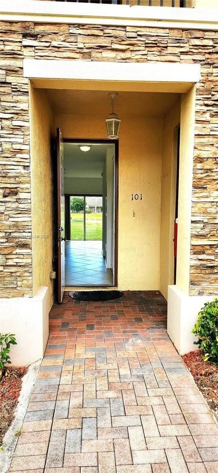 3350 Ne 13th Circle Dr #101-21 - Photo 7 of 34